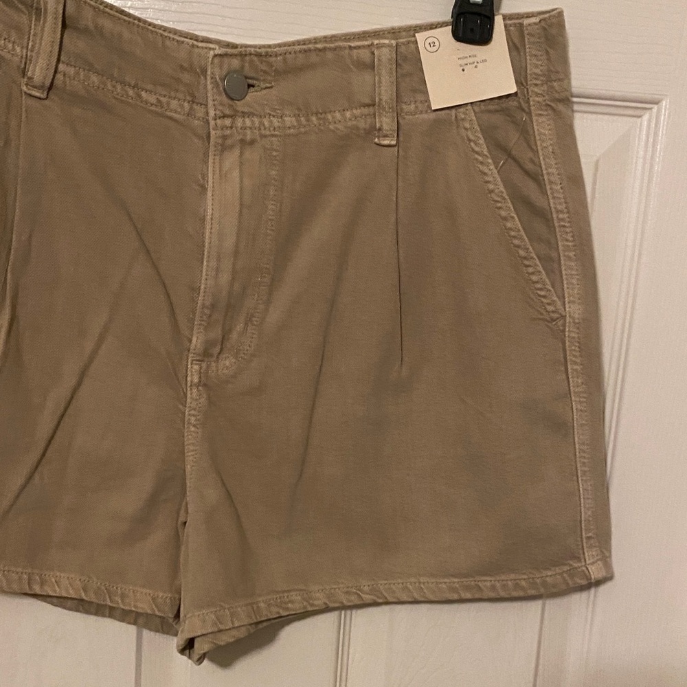 Universal Thread Tan Women's Shorts - Picture 2 of 6